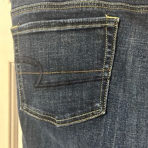 American Eagle jeans. Women’s sz 14 regular. Excellent used condition.